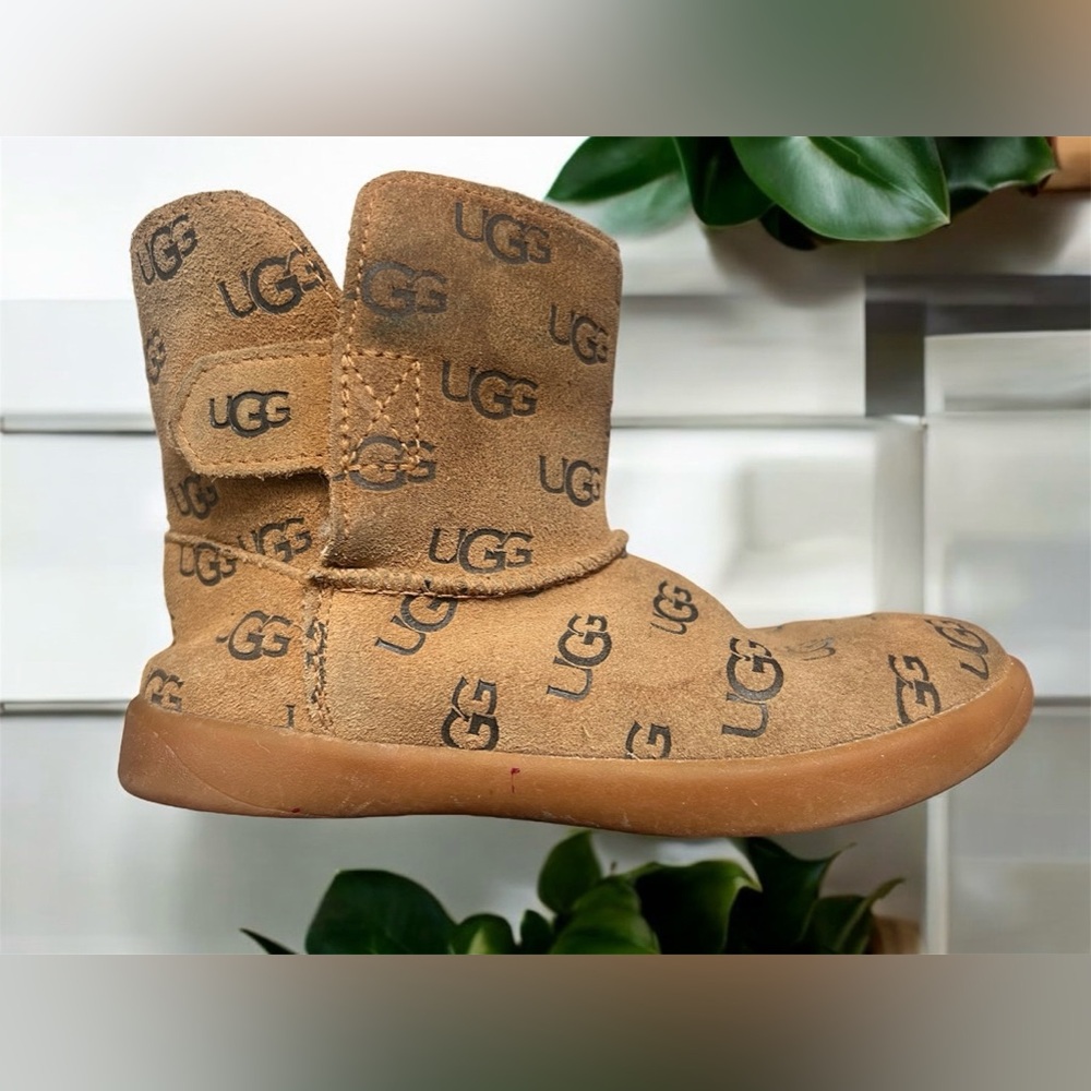 Ugg boots Toddler Girl size 11
